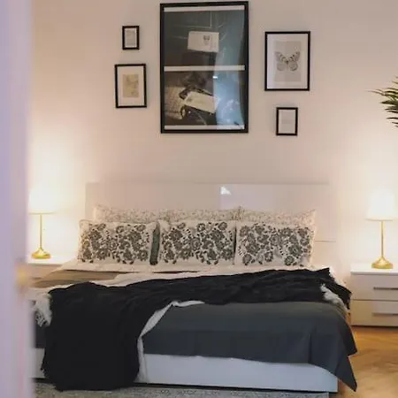 Daire New! Mucha 3bdr Flat In Heart Of The Center Prag