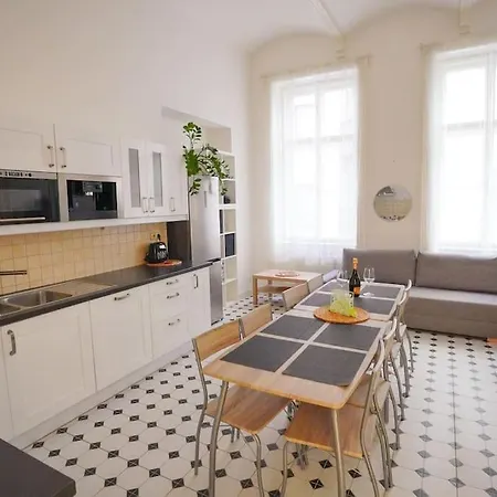 Daire New! Mucha 3bdr Flat In Heart Of The Center Prag