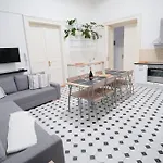 New! Mucha 3bdr Flat In Heart Of The Center * Praha
