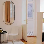 New! Mucha 3bdr Flat In Heart Of The Center *