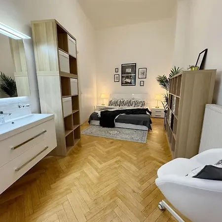 New! Mucha 3bdr Flat In Heart Of The Center Apartmán