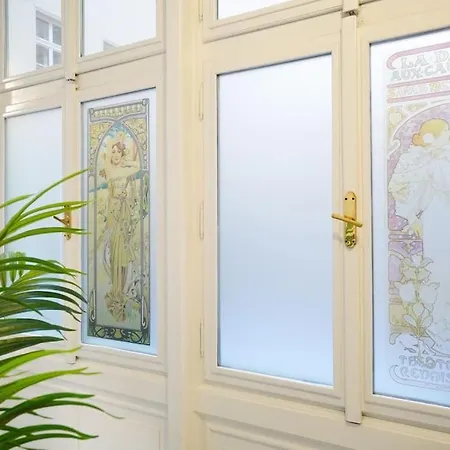 New! Mucha 3bdr Flat In Heart Of The Center * プラハ