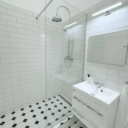 New! Mucha 3bdr Flat In Heart Of The Center * Praha