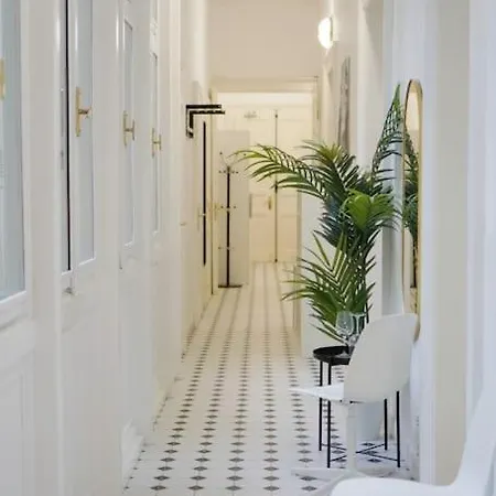 New! Mucha 3bdr Flat In Heart Of The Center Apartmán *