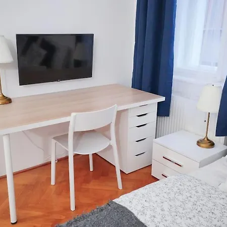 New! Mucha 3bdr Flat In Heart Of The Center * Praha