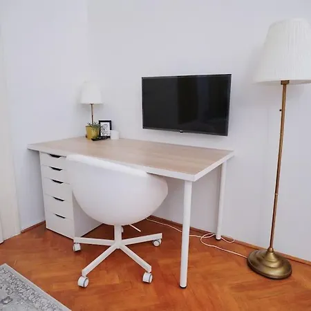 Apartmán New! Mucha 3bdr Flat In Heart Of The Center