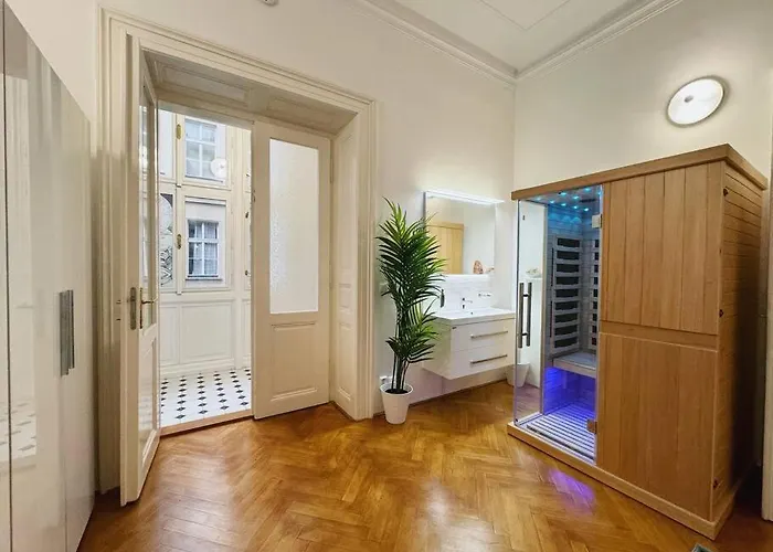 New! Mucha 3bdr Flat In Heart Of The Center