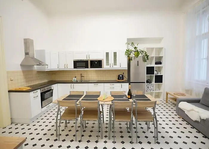 New! Mucha 3bdr Flat In Heart Of The Center Apartmán *