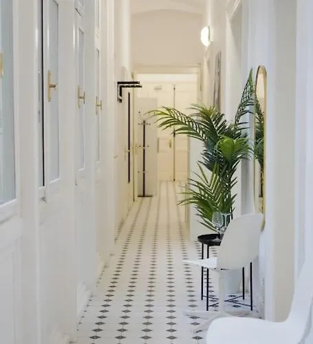 New! Mucha 3bdr Flat In Heart Of The Center Apartmán *