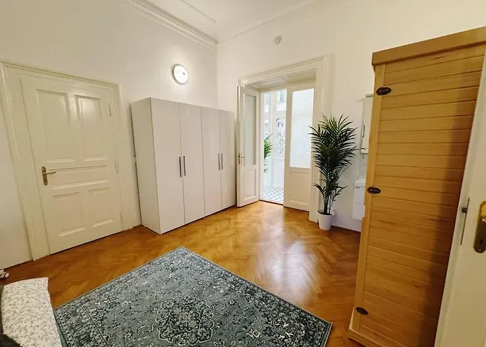 New! Mucha 3bdr Flat In Heart Of The Center Apartmán *
