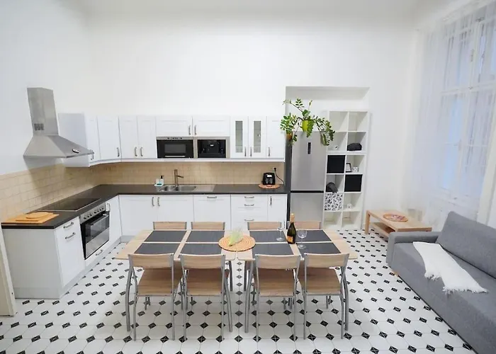 Apartmán New! Mucha 3bdr Flat In Heart Of The Center