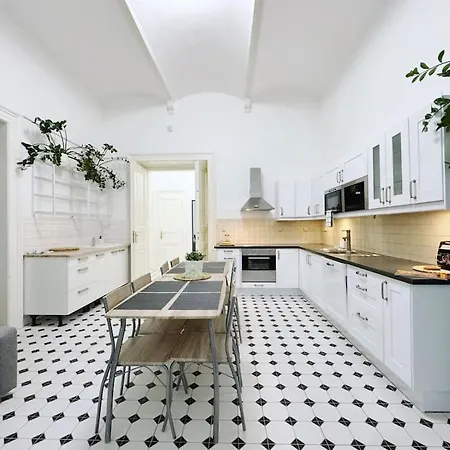 New! Mucha 3bdr Flat In Heart Of The Center 布拉格